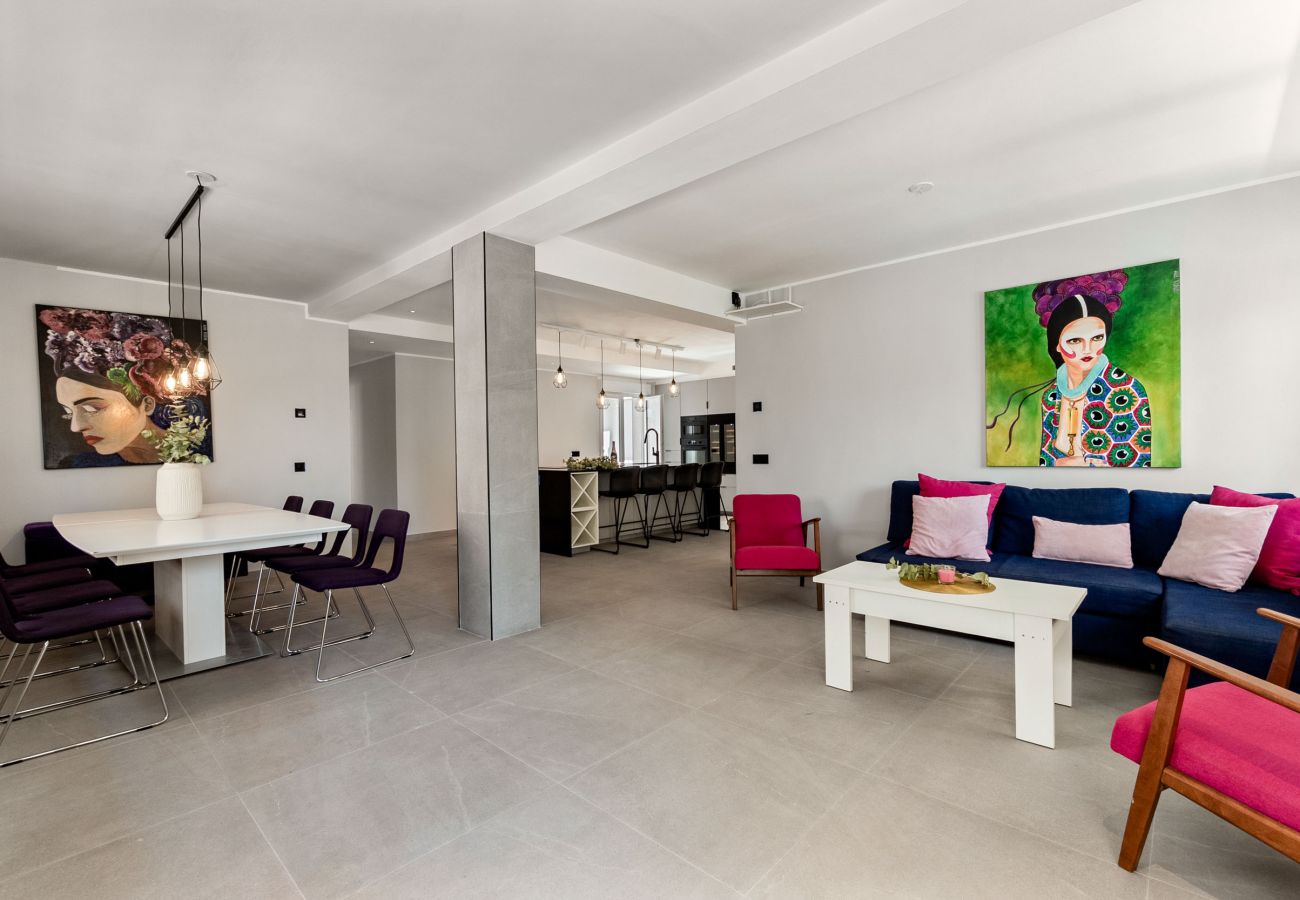 Apartamento en Torrevieja - CASTILLO by the Sea EGVT-1401-A