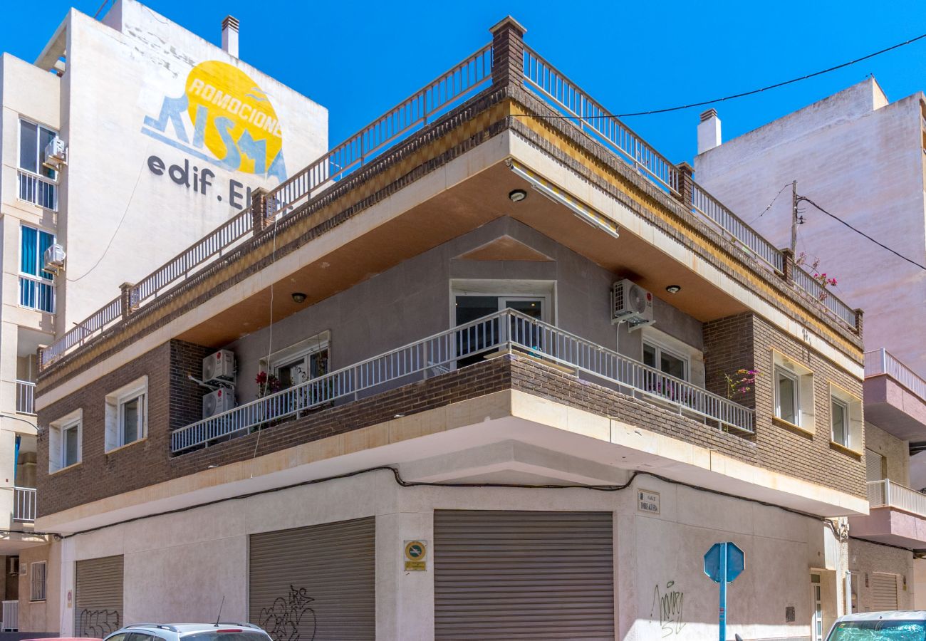 Apartamento en Torrevieja - CASTILLO by the Sea EGVT-1401-A