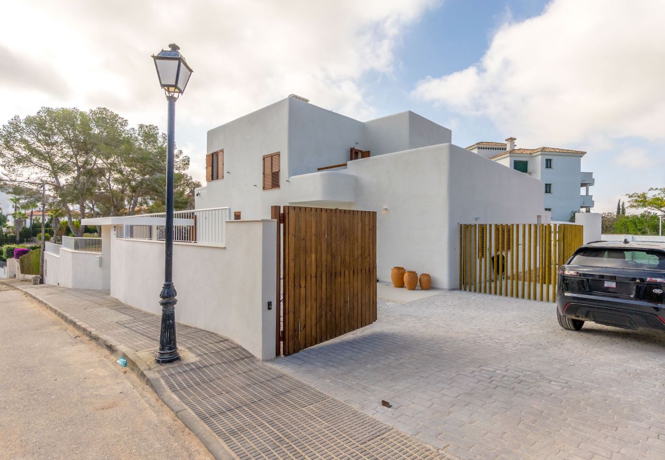 Villa in Orihuela Costa - VILLA MARIPOSA by the Sea